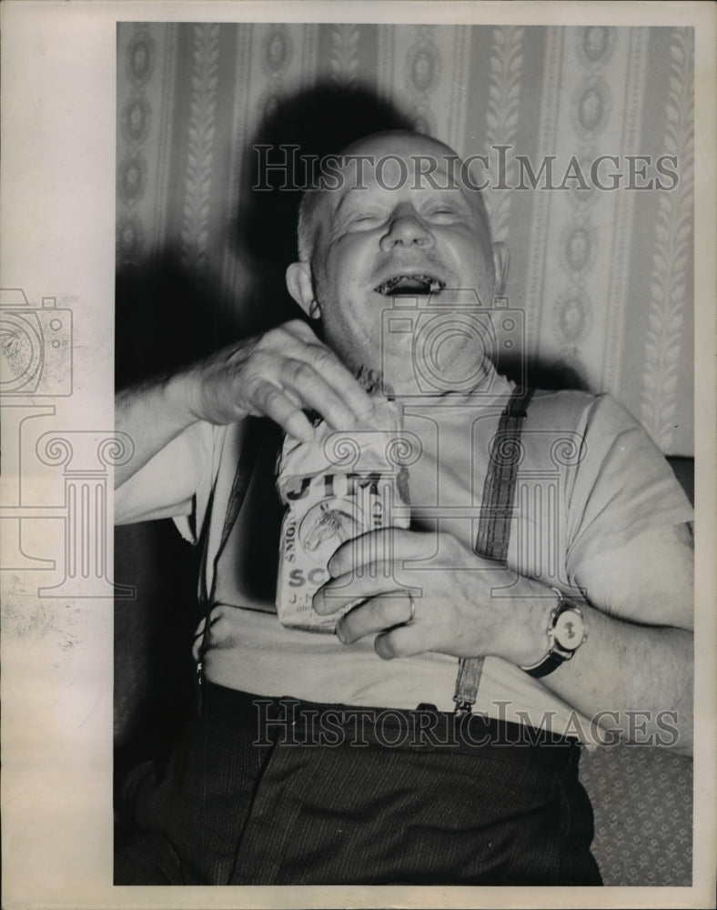 1950 Press Photo Louis Kinkopf, city's 28th traffic victim was very much alive