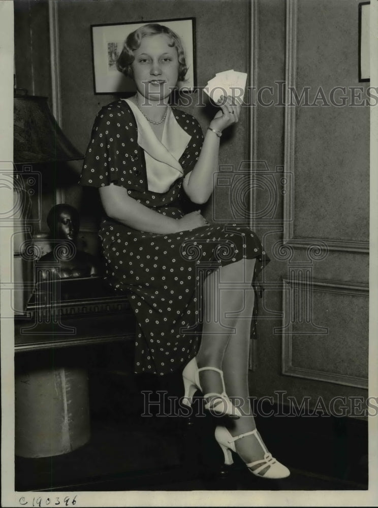 1932 Press Photo Gold Courtesy Cards for Convention Delegates