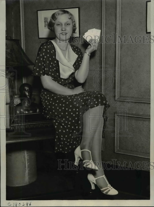 1932 Press Photo Gold Courtesy Cards for Convention Delegates