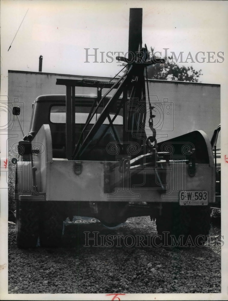 1960 Press Photo South Euclid tow trucks with same plates- Historic Images