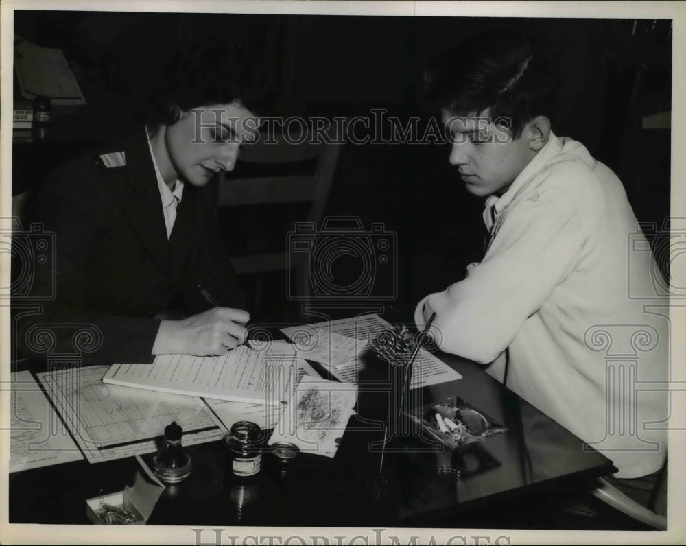 1951 Press Photo Mrs. Lester Friedman with Joe Skur