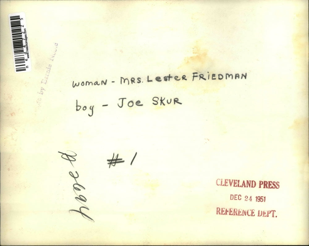 1951 Press Photo Mrs. Lester Friedman with Joe Skur