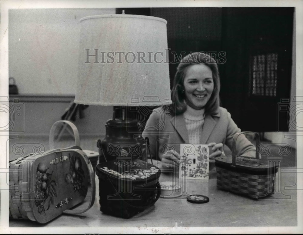 Undated Press Photo Mrs. A.A. Kearney, 3960 Idlewild River at Baycrafters Class