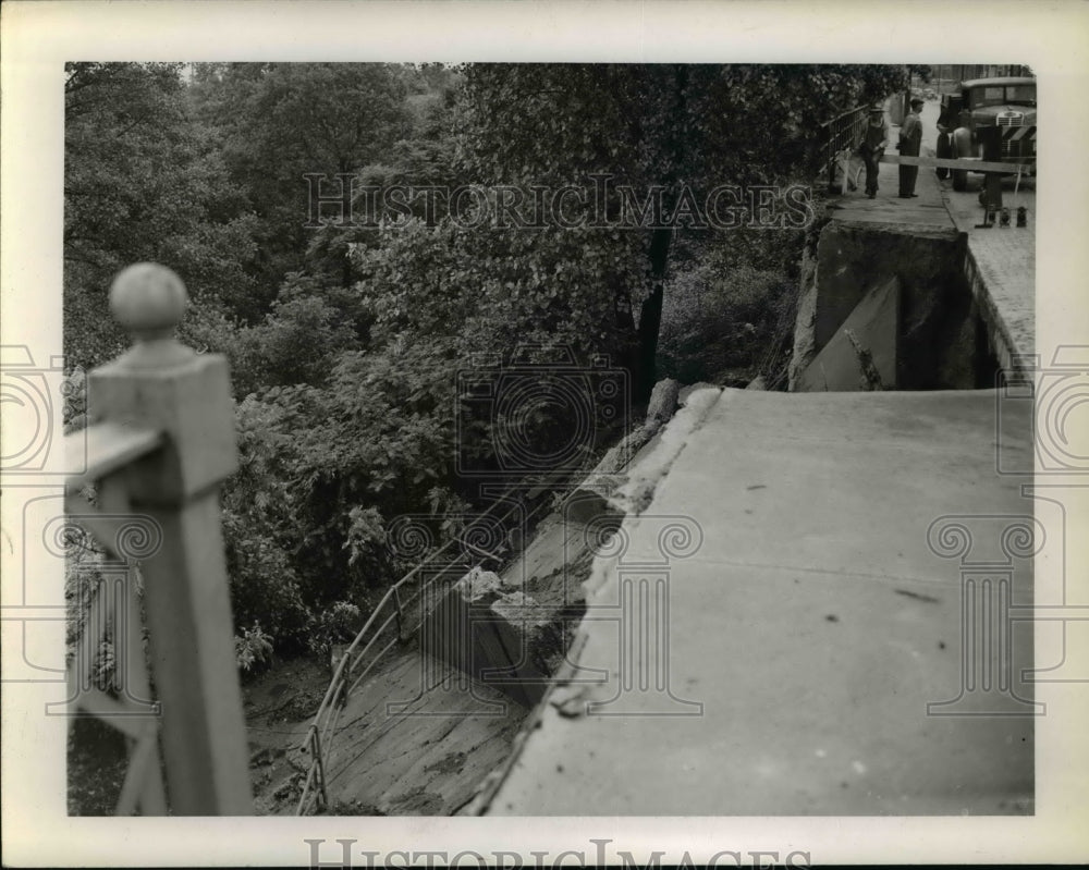 1943 Press Photo Harvard-Denison Bridge