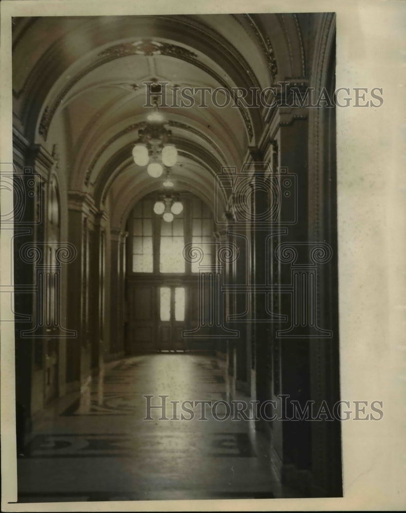 Load image into Gallery viewer, 1937 Press Photo Corridor of the House
