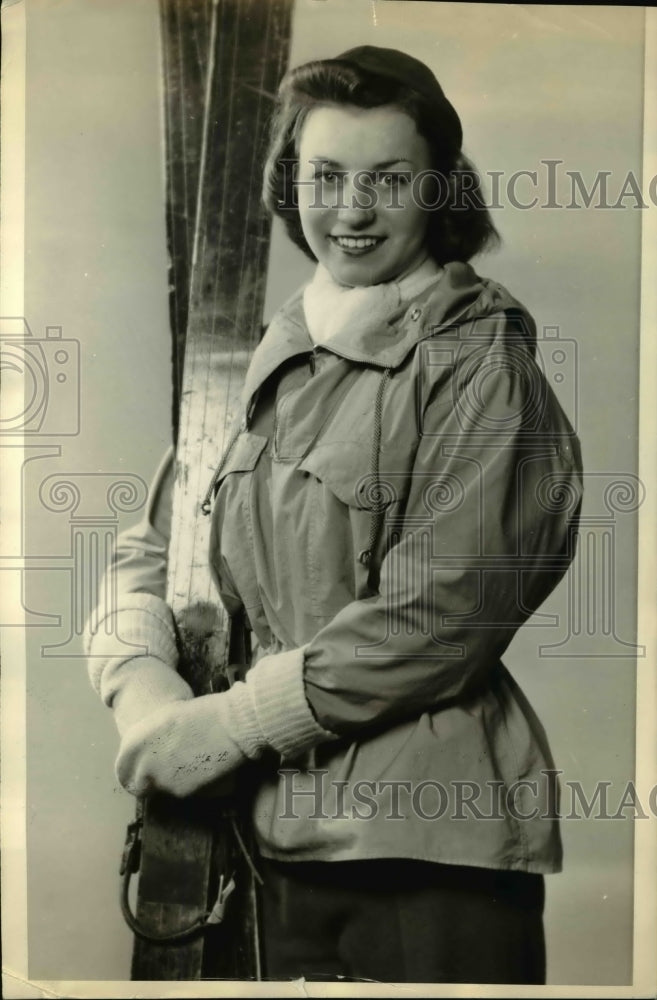 Load image into Gallery viewer, 1938 Press Photo Delphine Stackus for Michigan Winter Carnival at Petoskey
