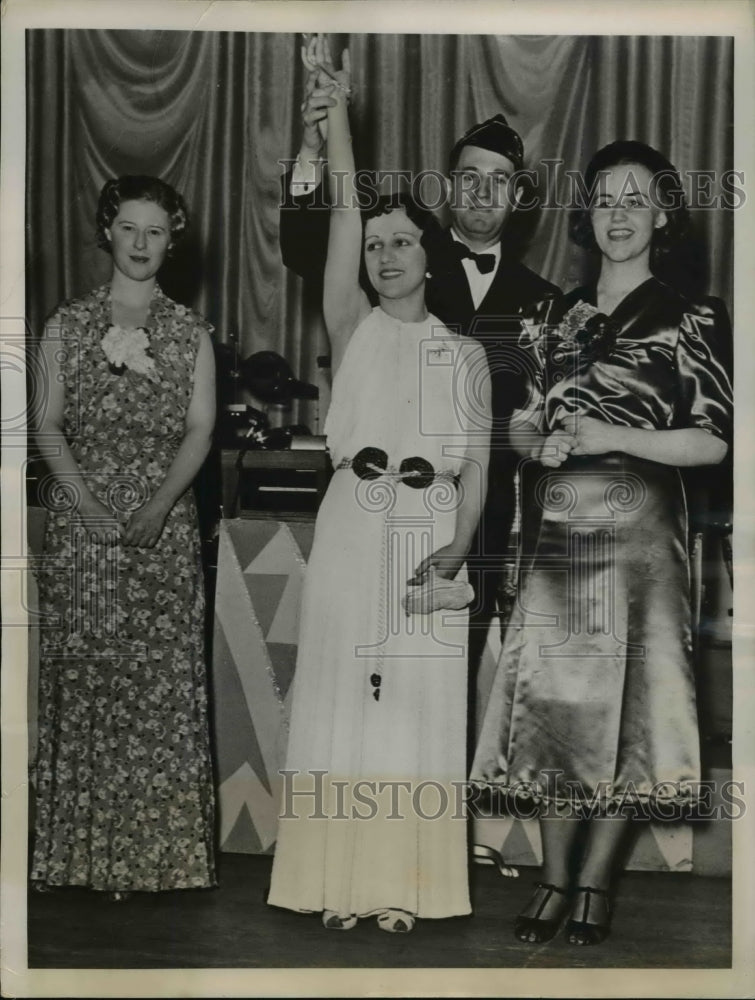 1937 Press Photo Grils choosen as Trackless Trolley by American Legion Commander