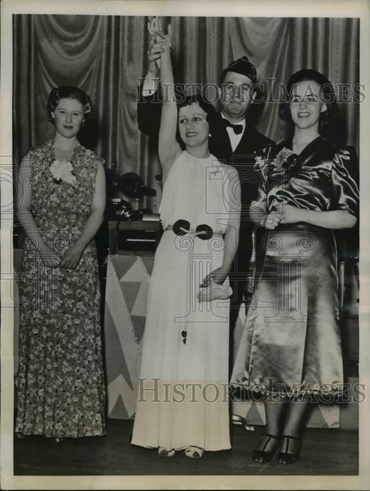 1937 Press Photo Grils choosen as Trackless Trolley by American Legion Commander