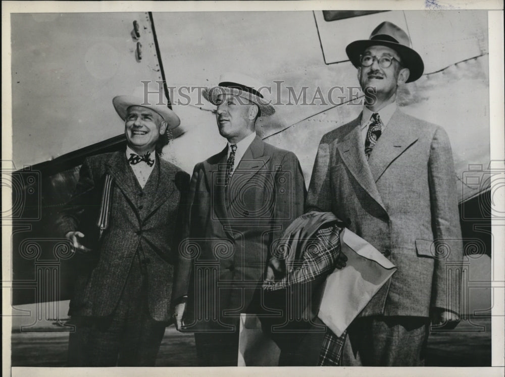 1945 Press Photo War Contract Termination Officials