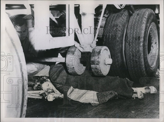 1951 Press Photo Eight year old Diana Hodder accidentally crashed into a truck