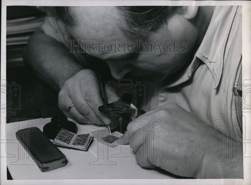 Load image into Gallery viewer, 1952 Press Photo Composer Fritz Krage works on miniature music album
