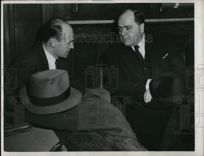 Load image into Gallery viewer, 1943 Press Photo Gen Mgr Donald Hyde, Asst Gen Mgr Richard Smith, Judge Baer
