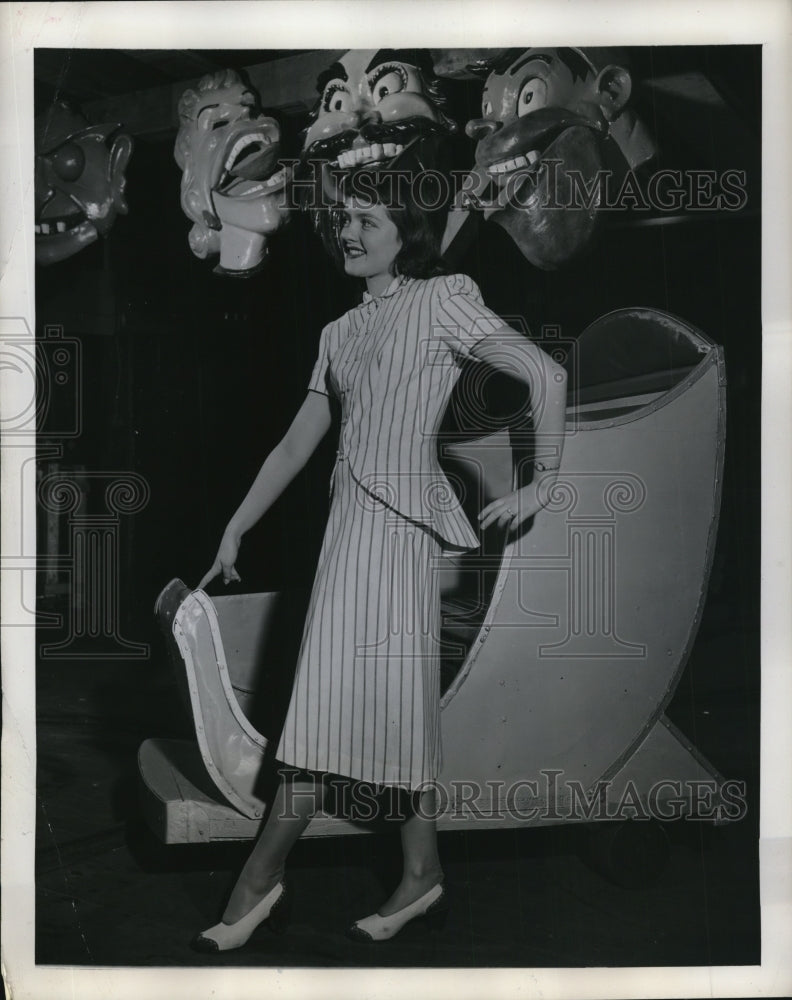1947 Press Photo The cotton suit by Dorris Varnum
