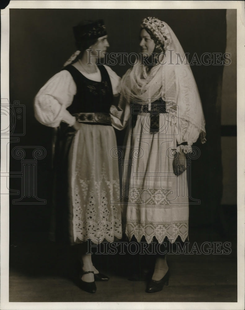 Load image into Gallery viewer, 1931 Press Photo Mrs Susi Stiner &amp; Mrs Joan Weber in German costumes
