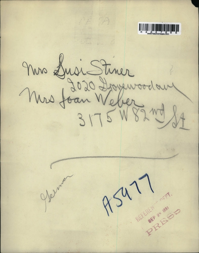 1931 Press Photo Mrs Susi Stiner & Mrs Joan Weber in German costumes