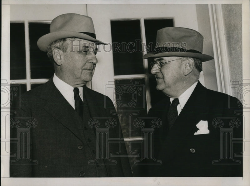 Load image into Gallery viewer, 1938 Press Photo Charles Merriam &amp; Louis Brownlow for reorganization plan
