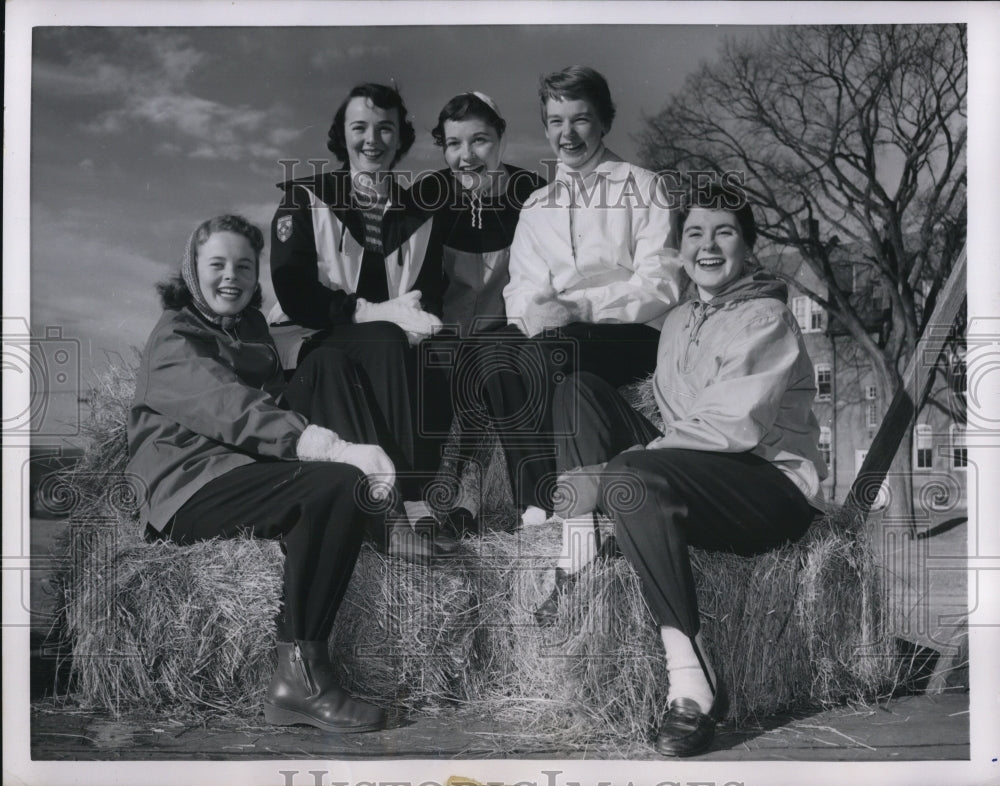 1955 Press Photo Amherst Mass Univ of Mass Carnival Queen Terry Taupier