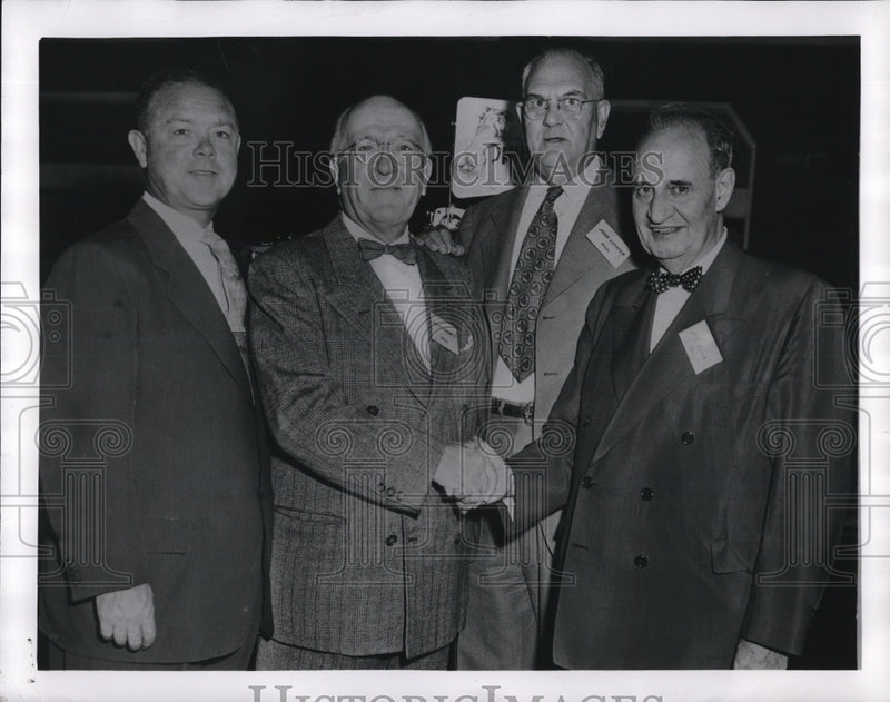 Load image into Gallery viewer, 1953 Press Photo Chicago A recent meeting of the White Motor Company provided
