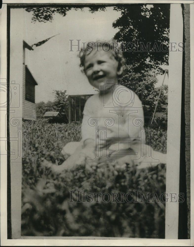 1928 Press Photo Waldman baby safely sitting
