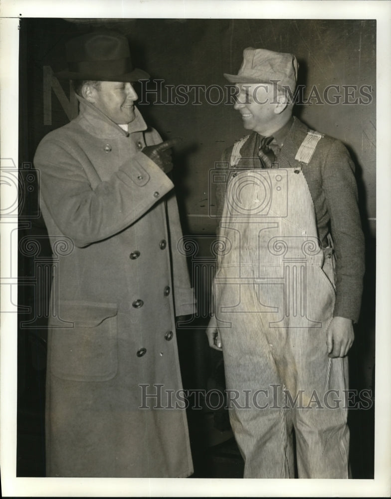 Load image into Gallery viewer, 1938 Press Photo Chamberlain and W C Lewis Us Attorney of Oklahoma and
