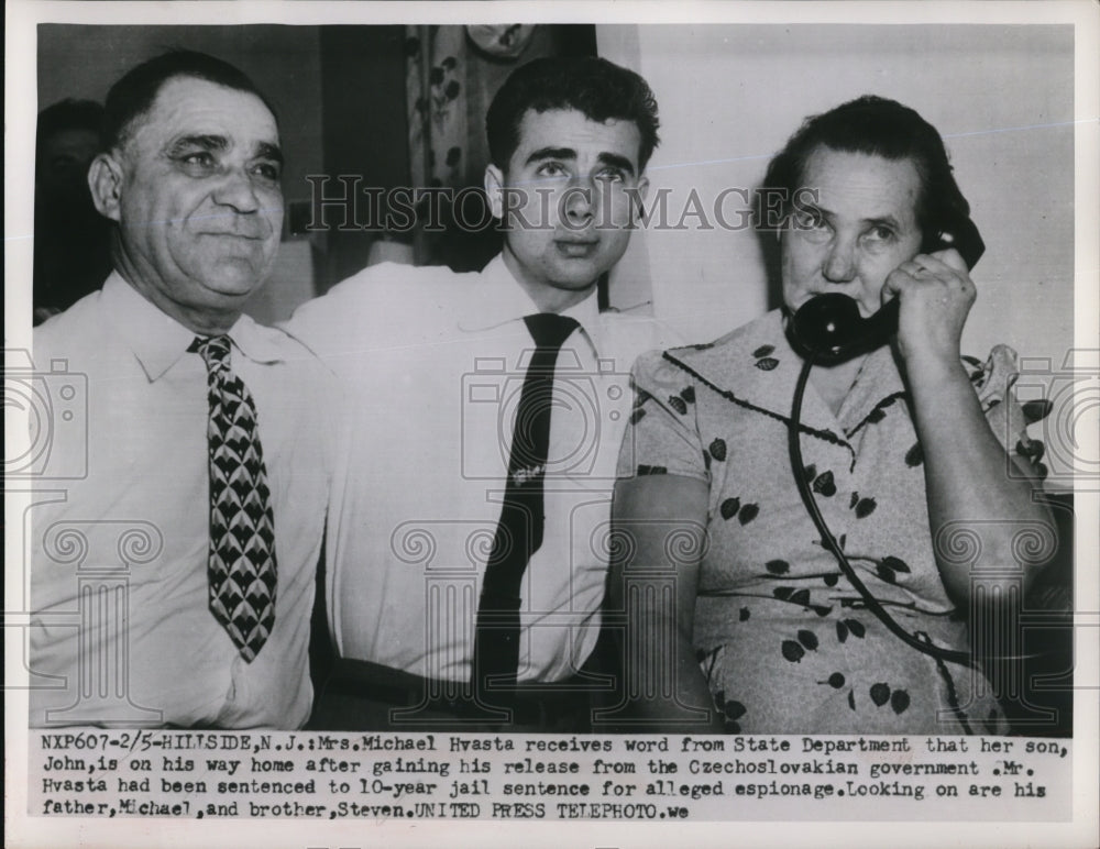 1954 Press Photo Hillside NJ Mrs Michael Hvasta receives word from State Dept