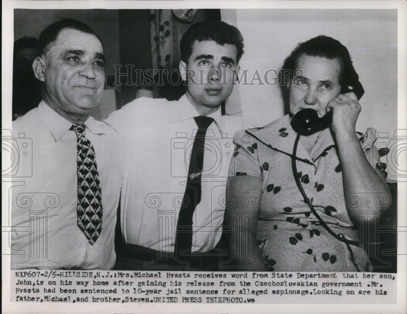 Load image into Gallery viewer, 1954 Press Photo Hillside NJ Mrs Michael Hvasta receives word from State Dept
