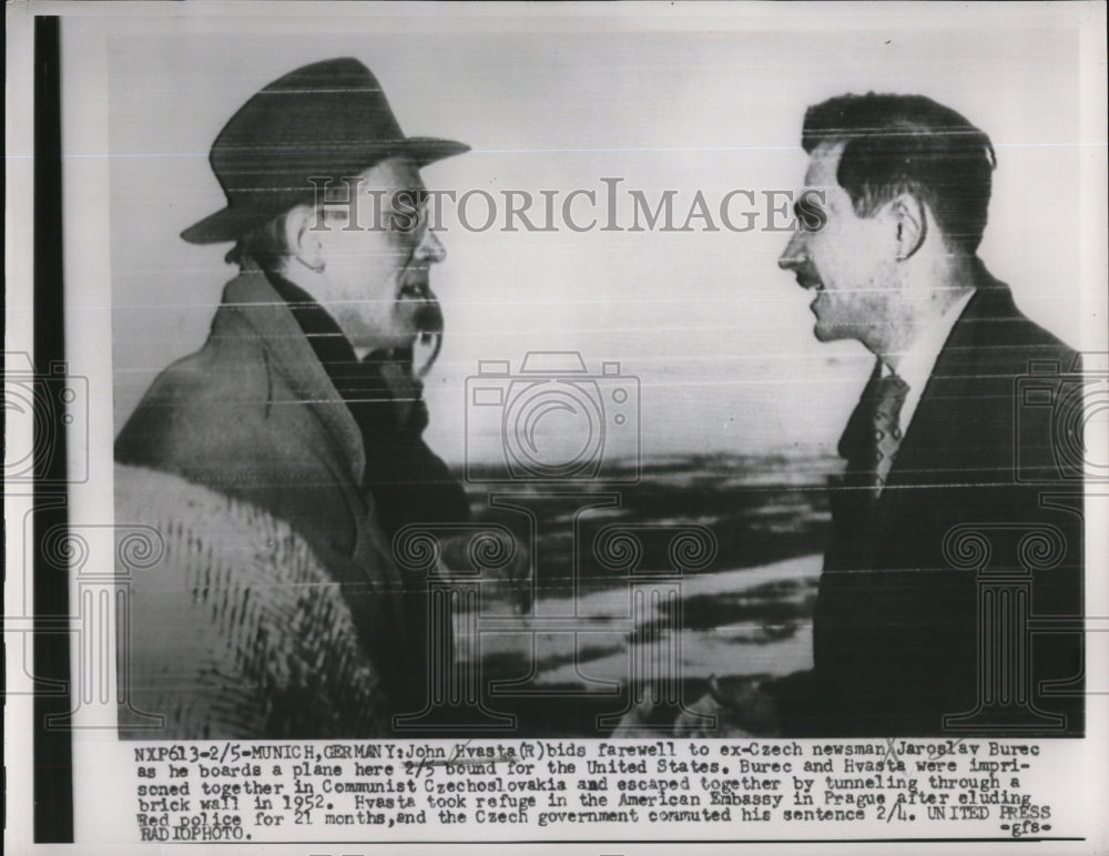 1954 Press Photo Munich Germany John Hvasta bids farewell to ex Czech newsman