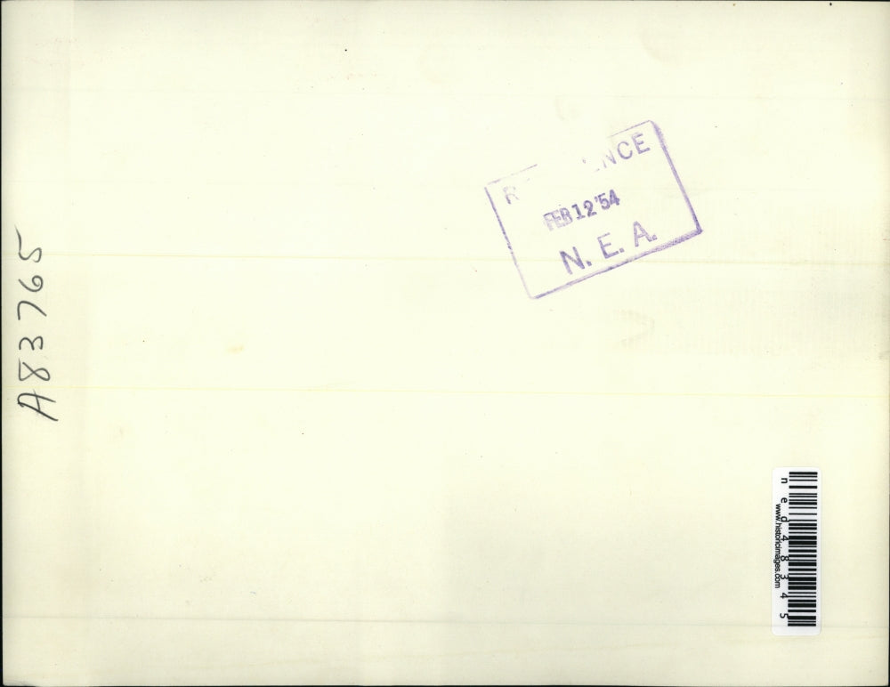 1954 Press Photo Munich Germany John Hvasta bids farewell to ex Czech newsman