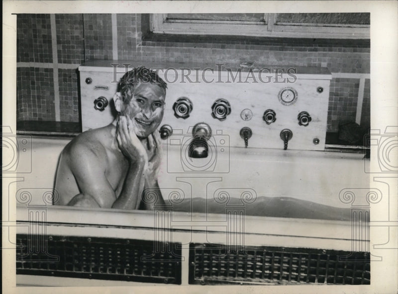 Load image into Gallery viewer, 1944 Press Photo Clayton Freeman Enjoys The Luxury That Is Taking a Bath
