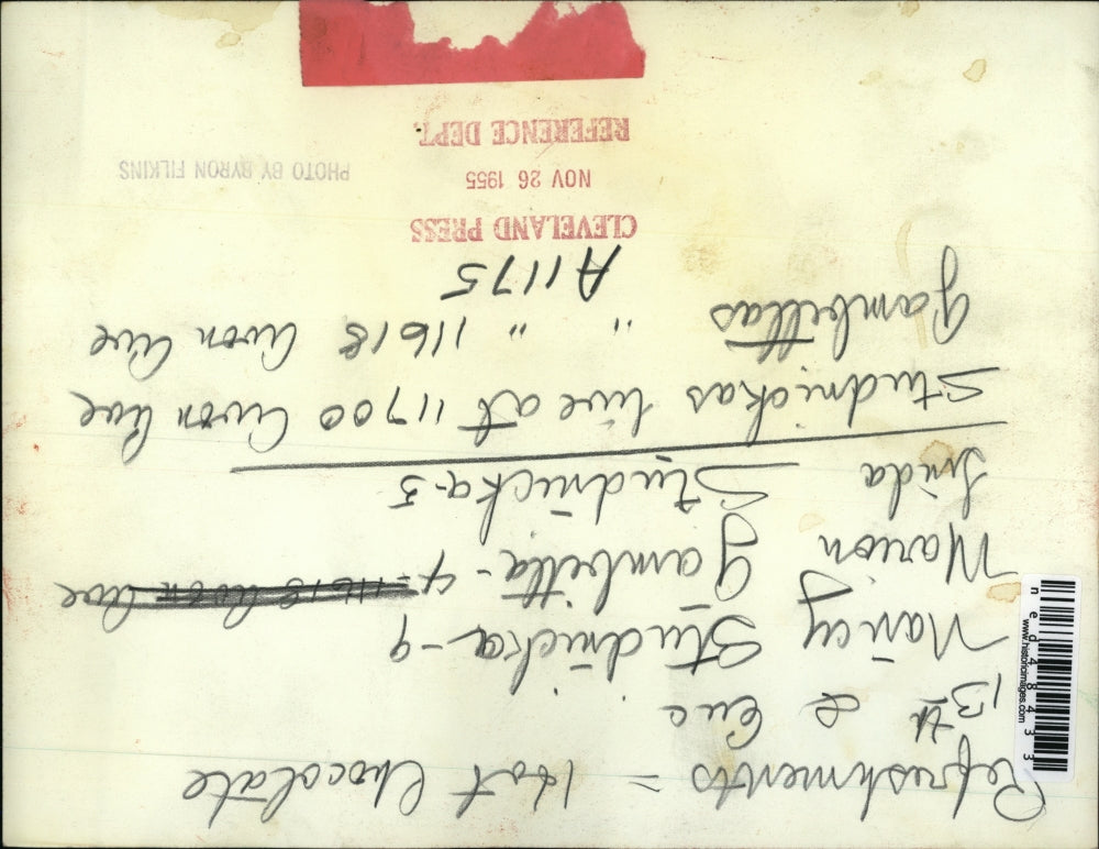 1955 Press Photo Nan & Linda Studnicka, M Gambiettam at a Cleveland parade