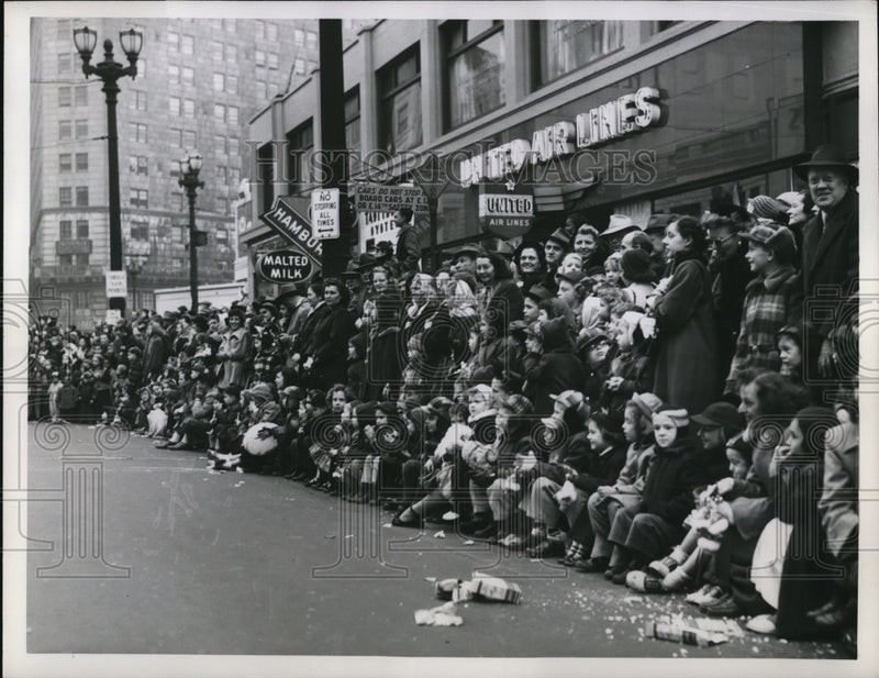 Load image into Gallery viewer, 1951 Press Photo Parades
