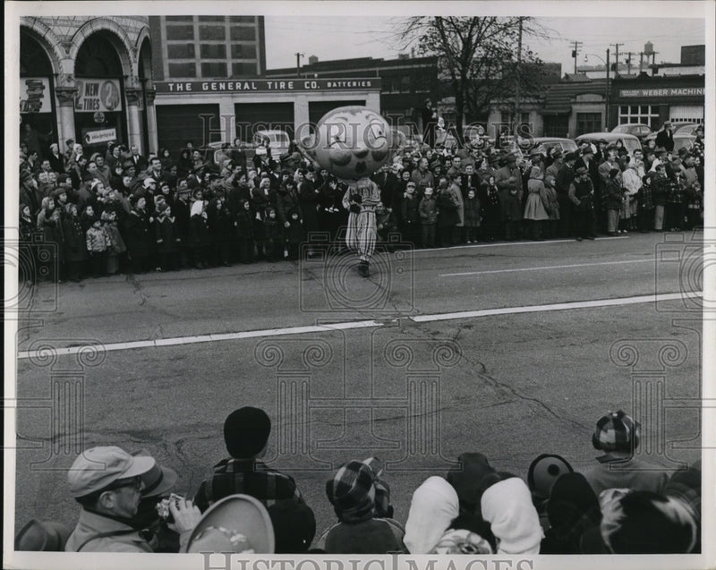 Load image into Gallery viewer, Undated Press Photo Parades
