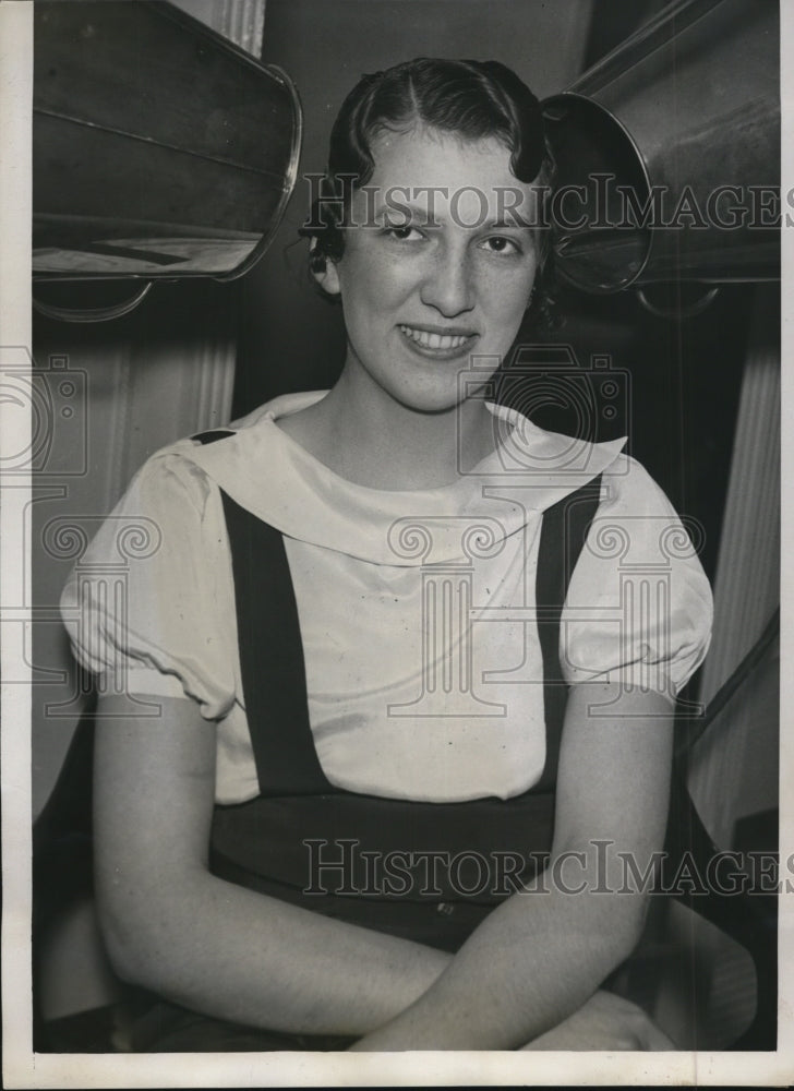 1932 Press Photo Shirley Stewart Takes Top Honors at Junior Stock Contest- Historic Images