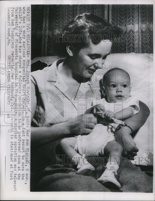 1954 Press Photo Mrs. Joseph Sowinski with Son Michael Having Heart Defect