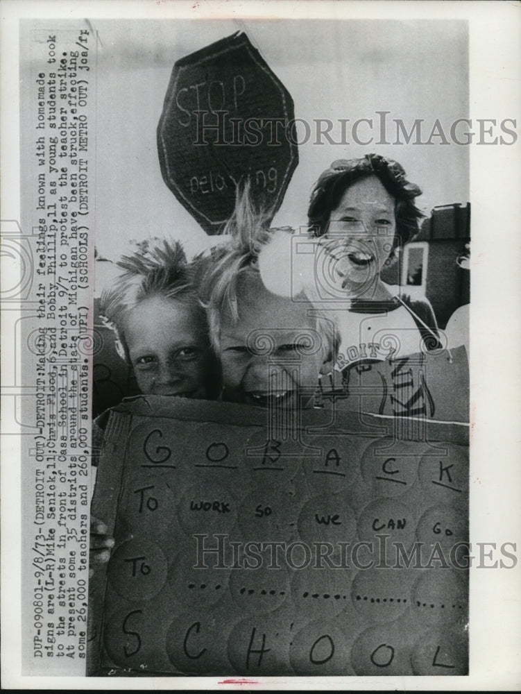 1973 Press Photo Mike Senick Chris Flood Bobby Phillip Protest Teacher Srike