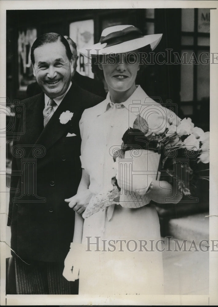 Load image into Gallery viewer, 1938 Press Photo London England Louis Kaufman &amp; bride Kathleen Lowther Morris
