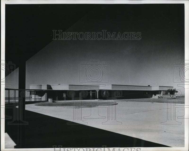 Load image into Gallery viewer, 1949 Press Photo The Attractive Office-Laboratory Building
