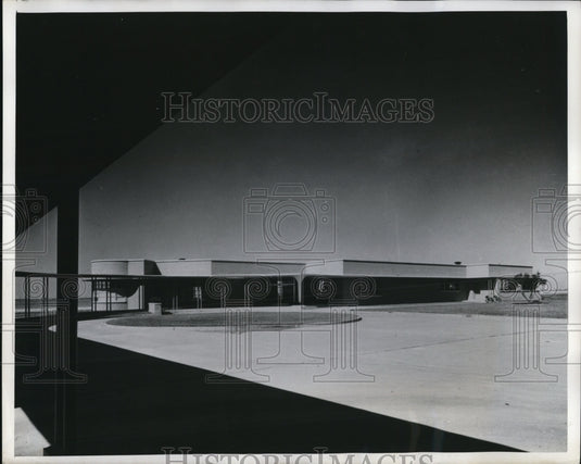1949 Press Photo The Attractive Office-Laboratory Building