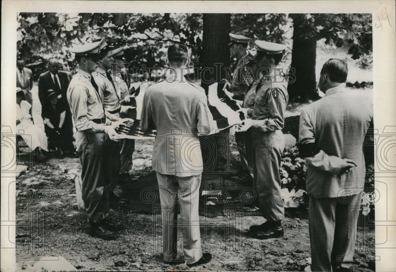 Load image into Gallery viewer, 1949 Press Photo Burton Heath NEA Service writer and one of 13 American
