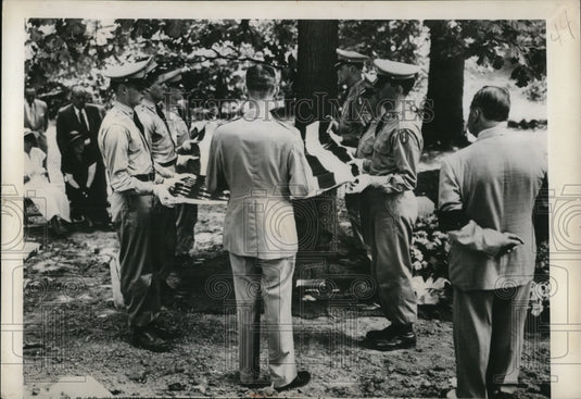 1949 Press Photo Burton Heath NEA Service writer and one of 13 American