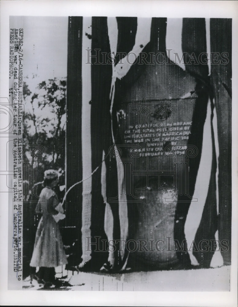 1954 Press Photo Queen Elizabeth Australia War Memorial in Canberra