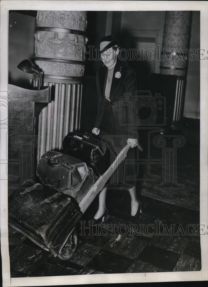 1937 Press Photo Smashing Your Own Luggage