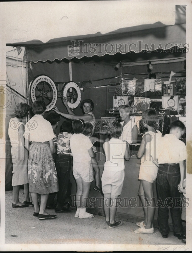 1959 Press Photo Carnival At Ascension Catholic Church In Cleveland