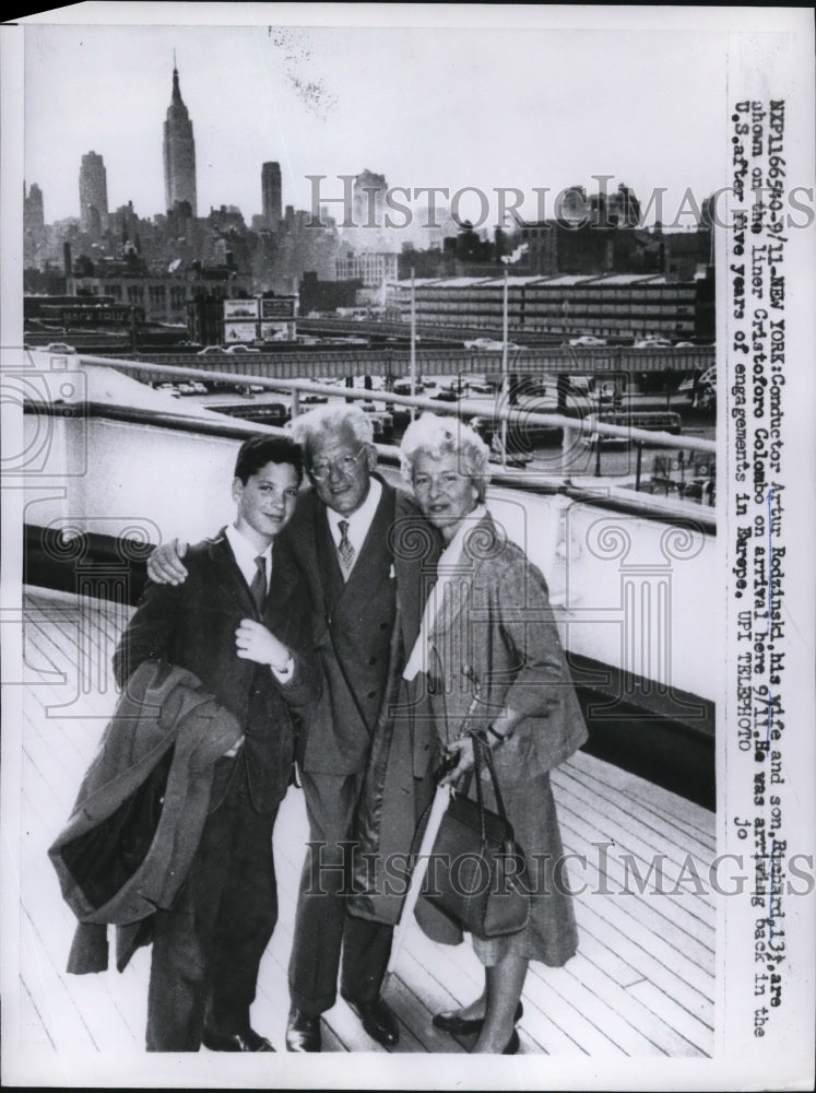 Load image into Gallery viewer, 1958 Press Photo Conductor Artur Rodzinski his wife and son Richard

