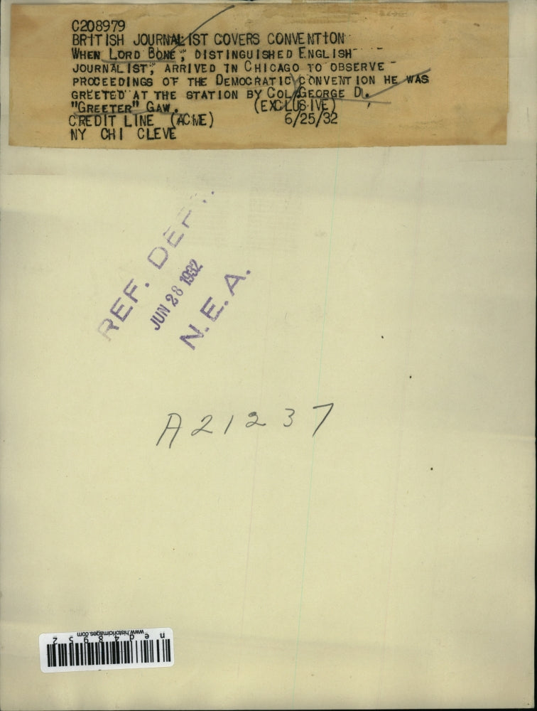 1932 Press Photo Lord Bone, distinguished English journalist greeted by Col. Gaw