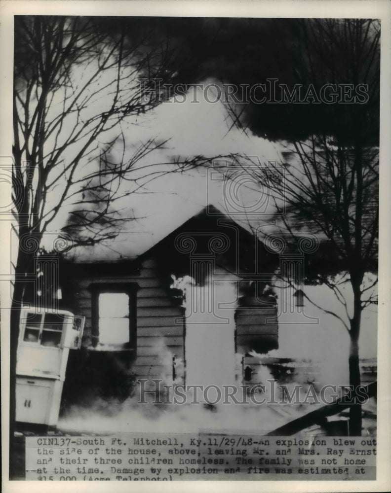 1948 Press Photo Mr & Mrs Ray Ernst side of home exploded leaving them homeless