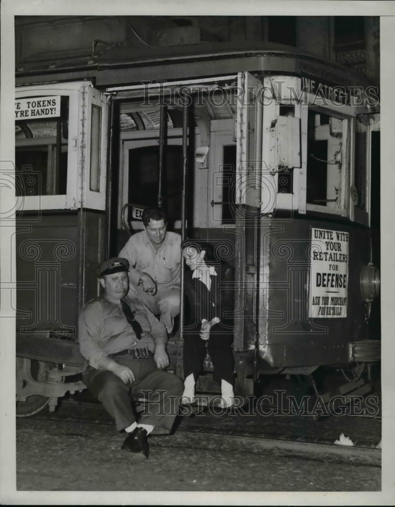 Load image into Gallery viewer, 1941 Press Photo Unnanounced Kansas City Power and Light Strike Leaves City Dark
