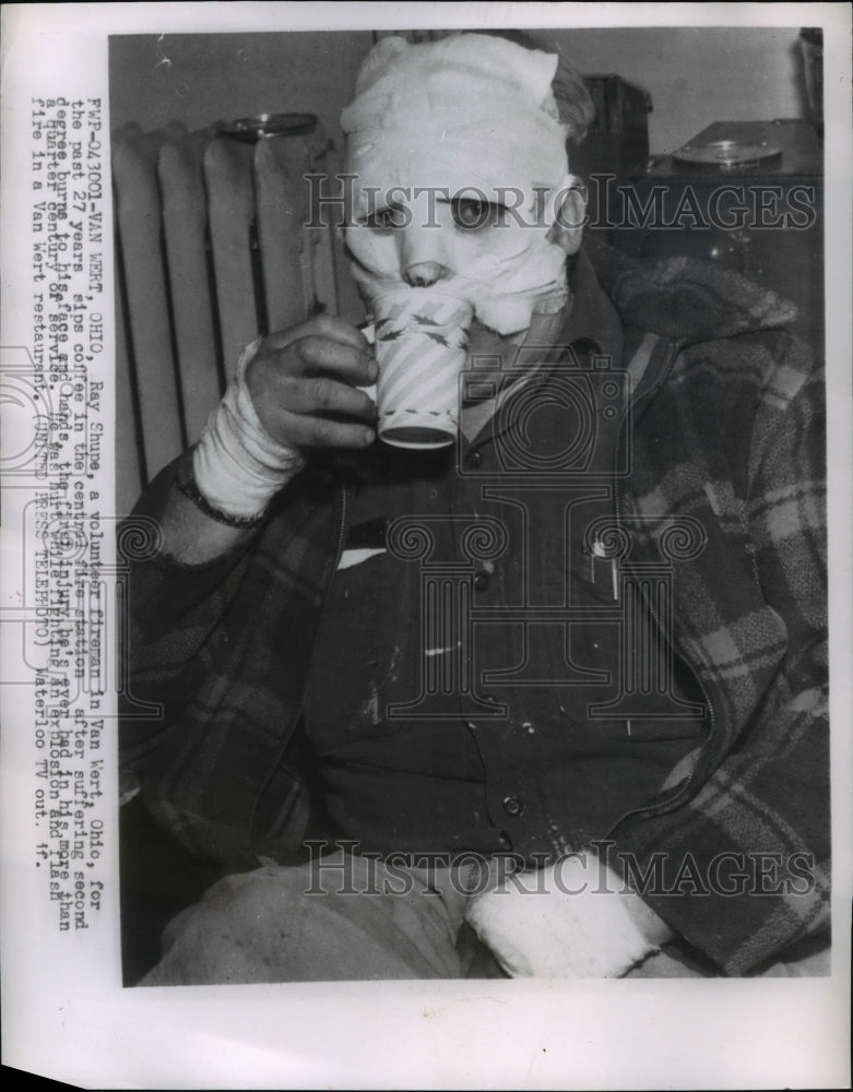 1956 Press Photo Ray Shupe volunteer fireman in Ven Wert after 2nd degree burn