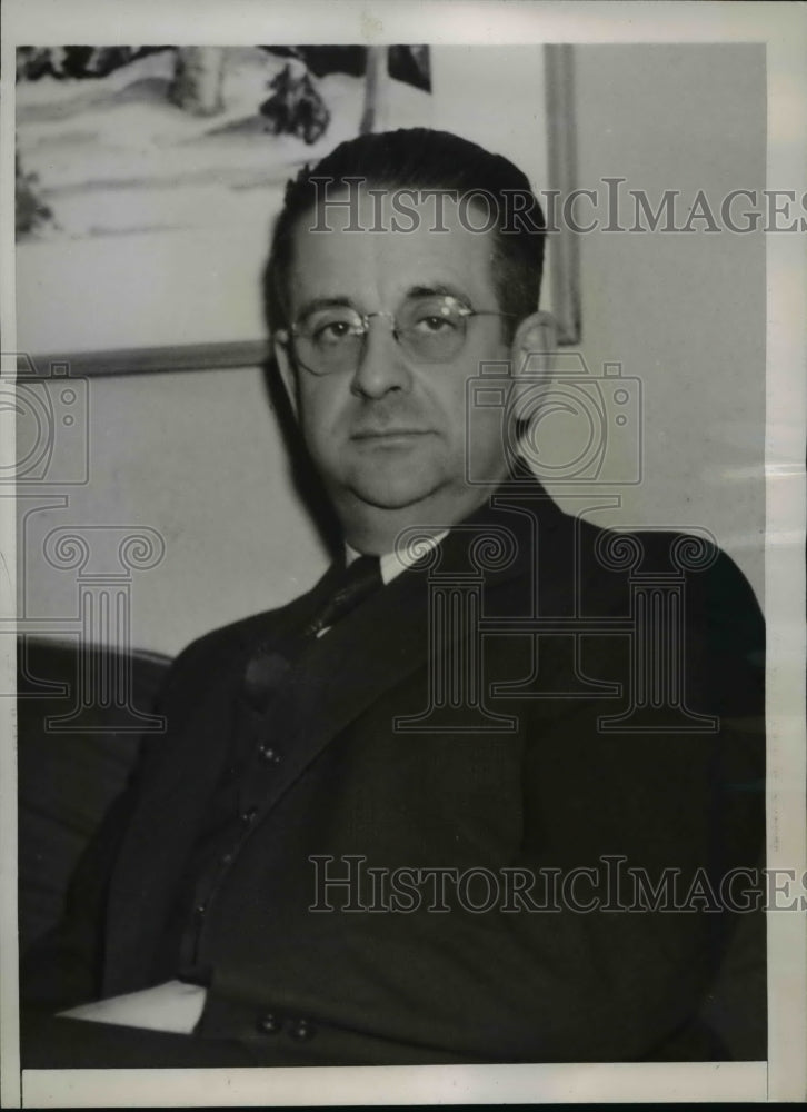 1938 Press Photo Henry J Billings Paints Bad Picture On Purpose For Exhibition