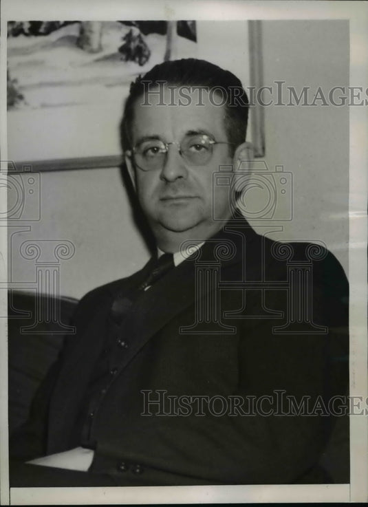 1938 Press Photo Henry J Billings Paints Bad Picture On Purpose For Exhibition